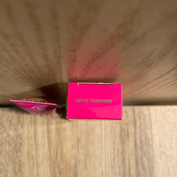 ModelRock Cosmetics: Graffiti Lip Paint - Picture 3 of 4